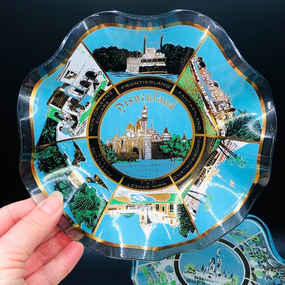 Vintage 60s DISNEYLAND Park Ruffled Glass Souvenir Dish- MCM Collectible - Picture 3 of 7
